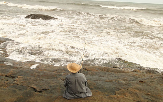 Câu cá biển gần bờ